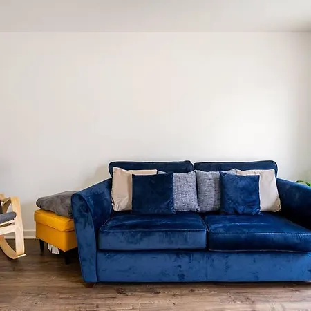 Bright, Modern 2 Bedroom House With Free Parking! Appartement *