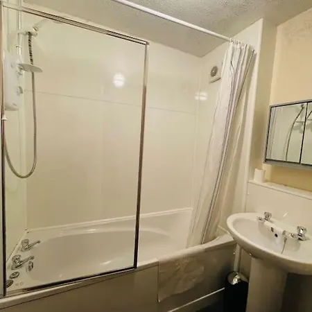 Two Bedrooms With Free Parking Lägenhet
