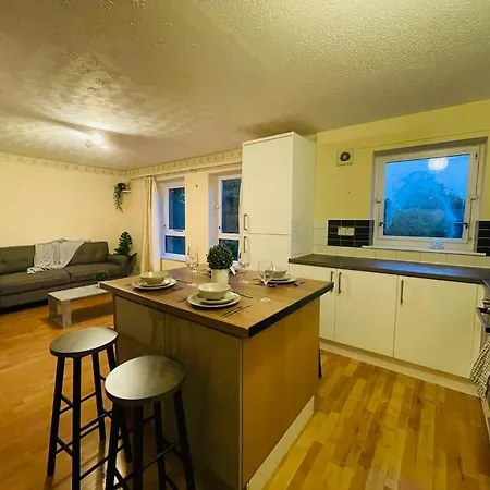 דירה Two Bedrooms With Free Parking *