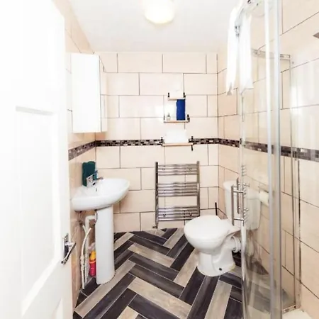 Warm & Welcoming Close To Meadows! City Centre 10