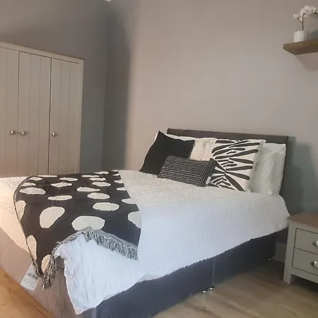 Modern 3 Bed With Free Parking Casa de Férias