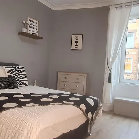 Casa de Férias Modern 3 Bed With Free Parking
