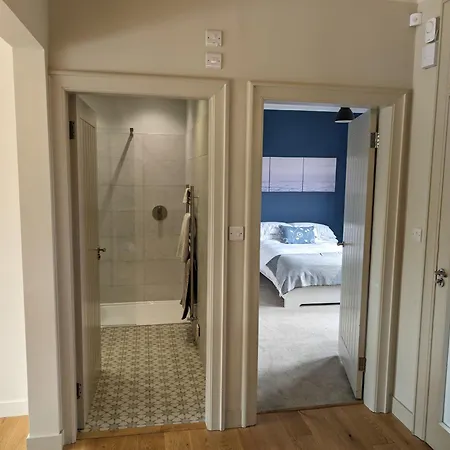 Beautiful New Double In Great Location * Edinburgh