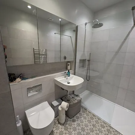 Beautiful New Double In Great Location Ubytování v soukromí