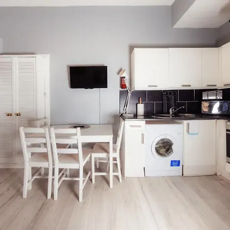 Warm & Welcoming City Center - Meadows 9! Daire