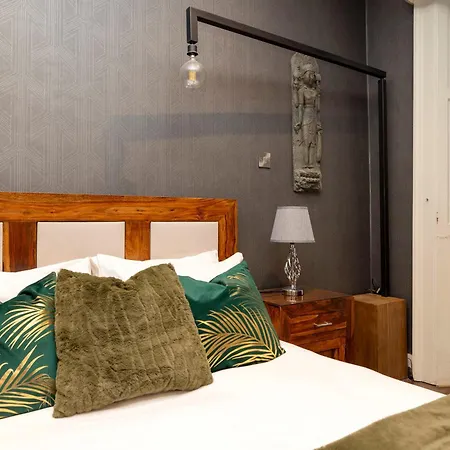Argyl - 4 Bed On York Place, New Town Apartment *