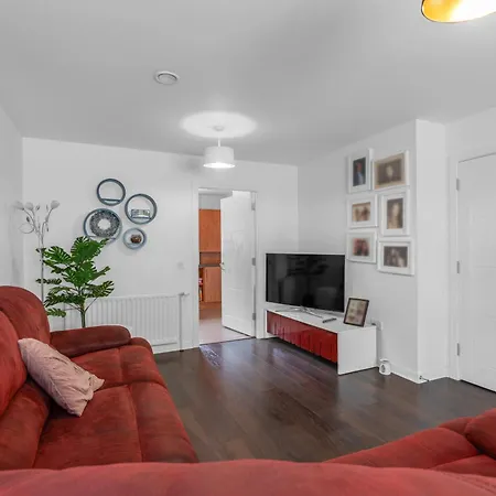 Cosy, Stylish Bedroom For Business And Work Travellers Πανσιόν