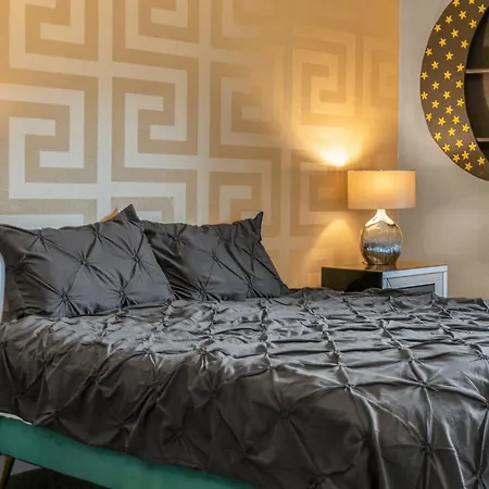 Cosy, Stylish Bedroom For Business And Work Travellers Πανσιόν