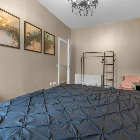 Πανσιόν Cosy, Stylish Bedroom For Business And Work Travellers