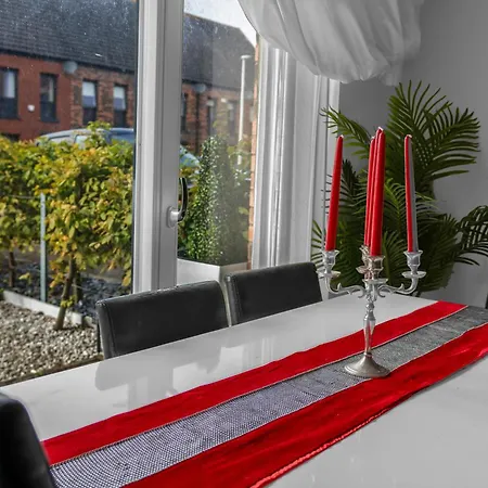Πανσιόν Cosy, Stylish Bedroom For Business And Work Travellers *