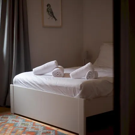 1 Bedroom Flat With Balcony - Pass The Keys *