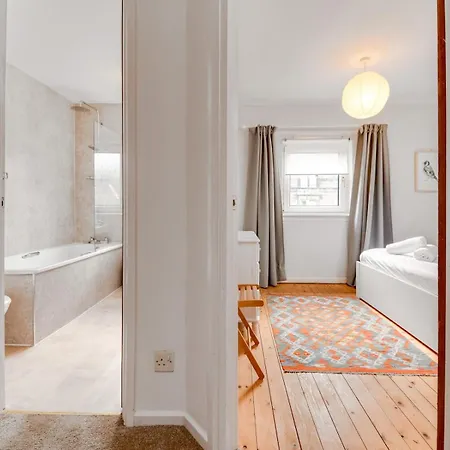 1 Bedroom Flat With Balcony - Pass The Keys Appartamento Edimburgo
