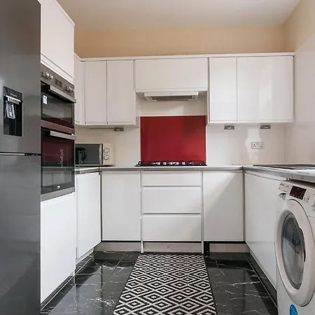 Casa de Férias 2 Bed Property, Sleeps 5, Free Parking, Near Centre