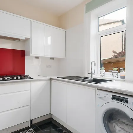 Casa de Férias 2 Bed Property, Sleeps 5, Free Parking, Near Centre