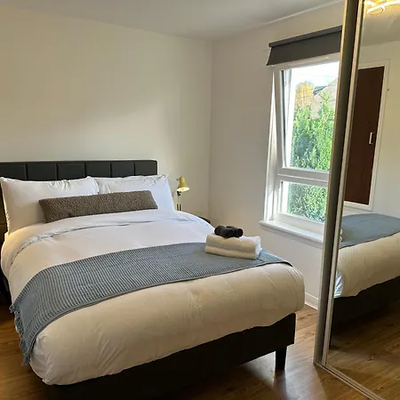 Apartment Cozy 2 Bedrooms With Private Parking Space And Garden