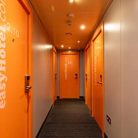 Easyhotel