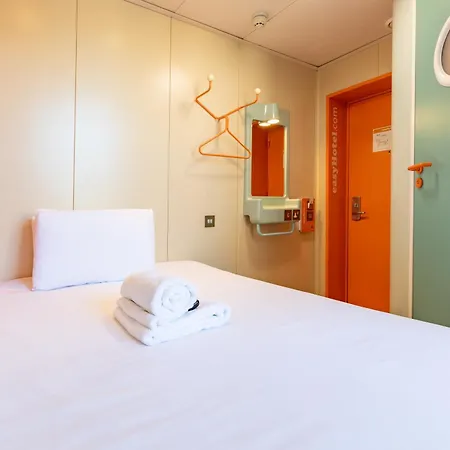 Easyhotel Hotel 2*