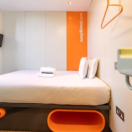 Easyhotel 2*