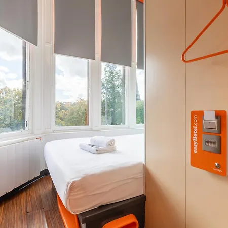 Easyhotel Hotel 2*