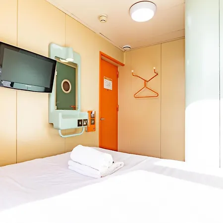 Easyhotel