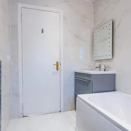 Fab Centre Flat