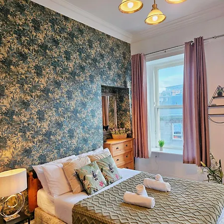 No15 Castle View Homestay *