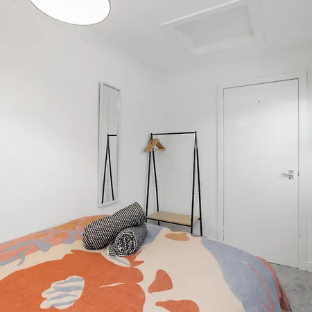 Stylish 3bed House Near Airport *