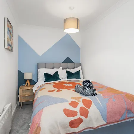 Stylish 3bed House Near Airport * Edinburgh