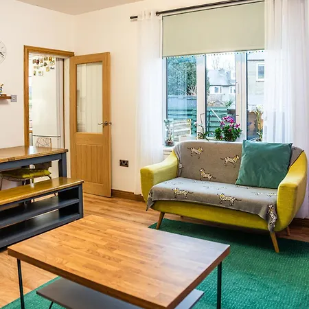 Large Bedroom, Close To Airport And Centre Pansiyon Edinburgh