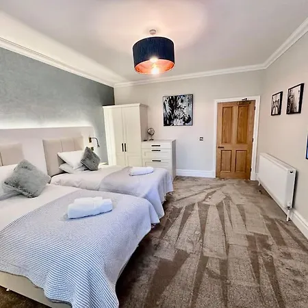 Spectacular 2 Bed, 2 Bath In Centre * 爱丁堡