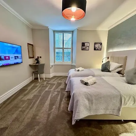 Spectacular 2 Bed, 2 Bath In Centre