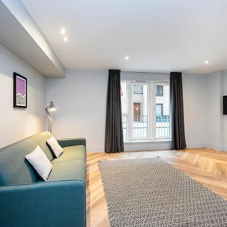 Aparthotel Staycity West End 4*