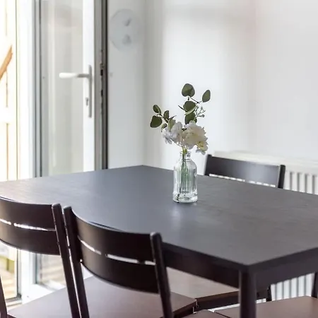 4 Bedroom House - Free Parking * Edinburgh