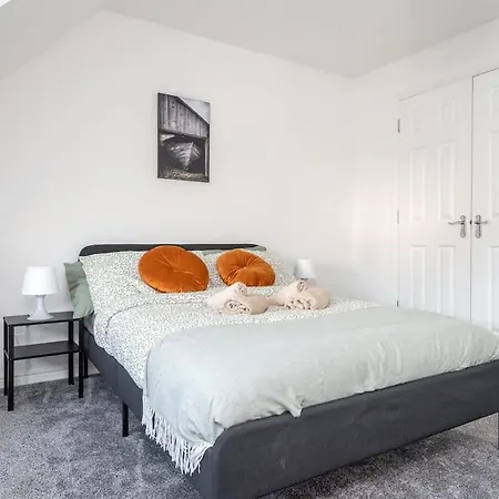 Holiday home 4 Bedroom House - Free Parking Edinburgh