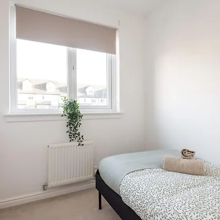 4 Bedroom House - Free Parking 펜션 *