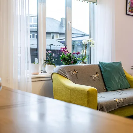 Large Bedroom, Close To Airport And Centre