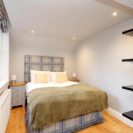 Argyl - 4 Bed On York Place, New Town Edinburgh