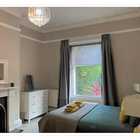 Beautifully Decorated 2bed Apt- Gem In Center *