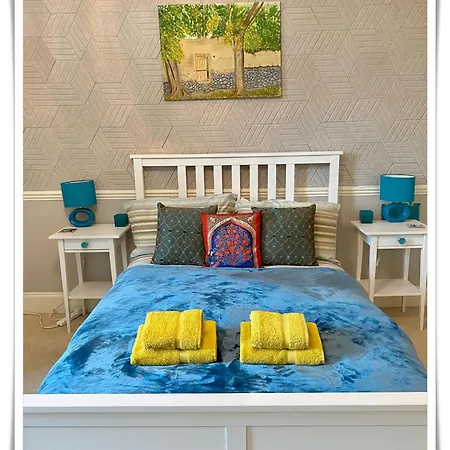 Beautifully Decorated 2bed Apt- Gem In Center