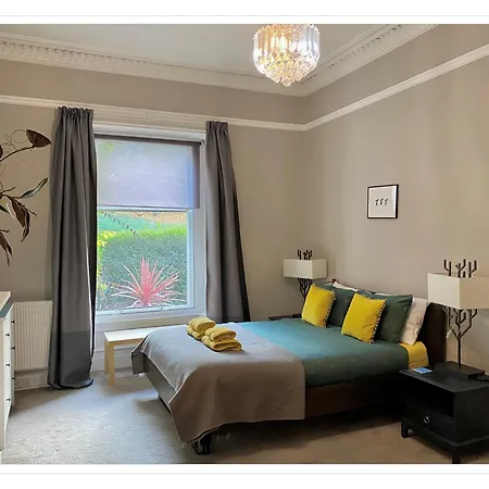 Beautifully Decorated 2bed Apt- Gem In Center *