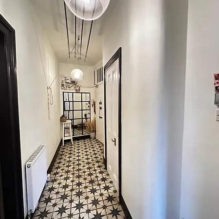 Daire Cosey And Vibrant Flat In Leith,