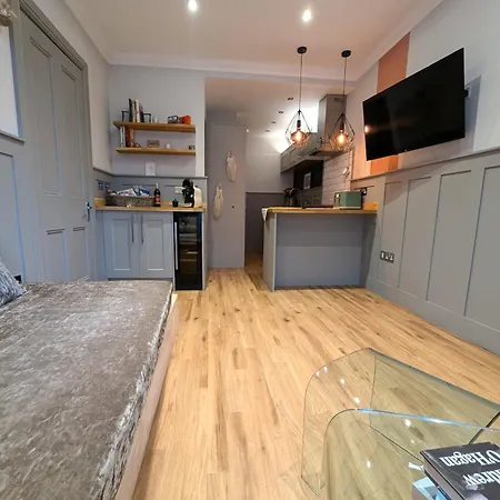 Charming 1 Bedroom In Edinburgh's West End *