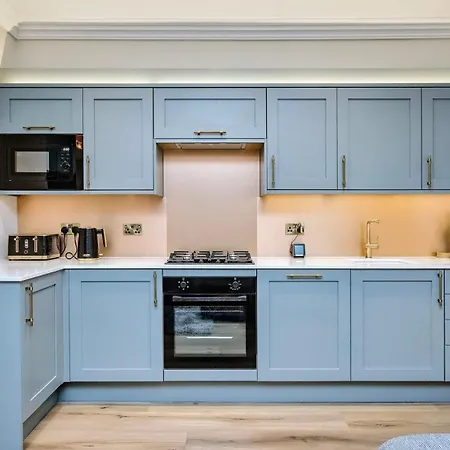 Spectacular 2 Bed, 2 Bath In Centre * 爱丁堡
