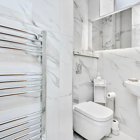 Spectacular 2 Bed, 2 Bath In Centre * 爱丁堡