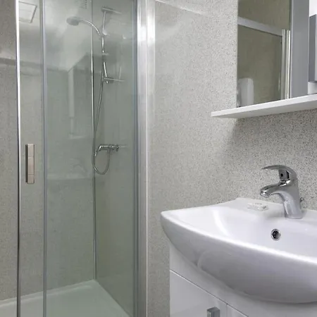 Modern Centre In Hub Apartment *