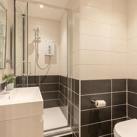 City Centre Modern Flat For 2 Adults And 1 Child