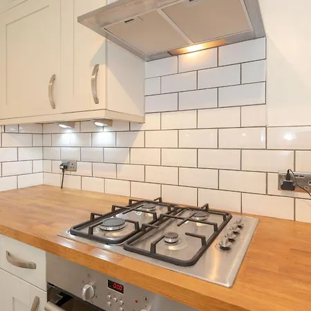 City Centre Modern Flat For 2 Adults And 1 Child Apartment