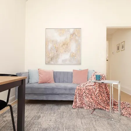 Apartment City Centre Modern Flat For 2 Adults And 1 Child *