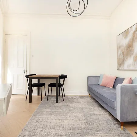 City Centre Modern Flat For 2 Adults And 1 Child Apartment *