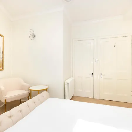 City Centre Modern Flat For 2 Adults And 1 Child Edinburgh